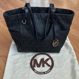 **Holiday Sale** MICHAEL KORS Jet Set Logo Black Leather Bag Purse Tote